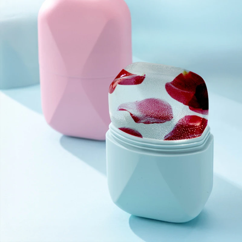 Ice Roller - silikonowe etui na lód do masażu twarzy i ciała.webp