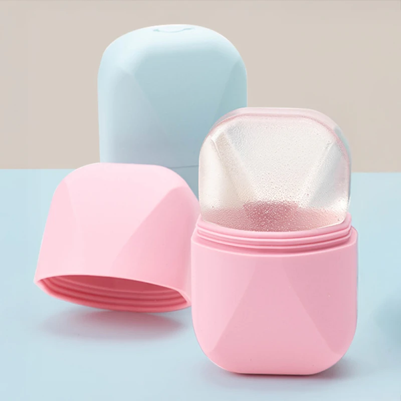 Ice Roller - silikonowe etui na lód do masażu twarzy i ciała.webp