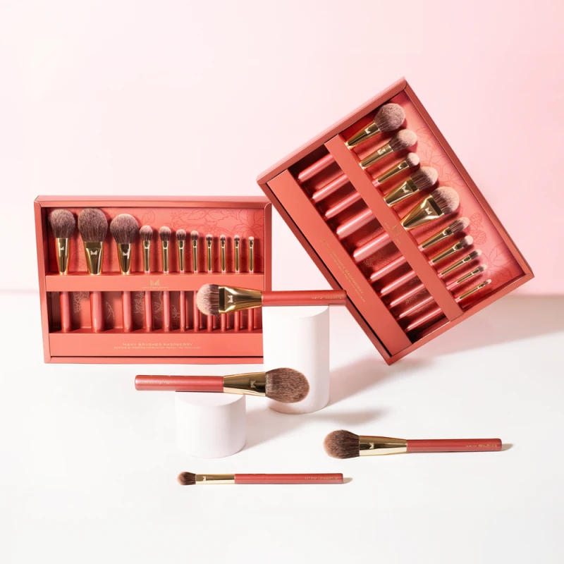 Many Brushes Raspberry | Zestaw 21 profesjonalnych wegańskich pędzli do makijażu, zdjęcie stylizowane