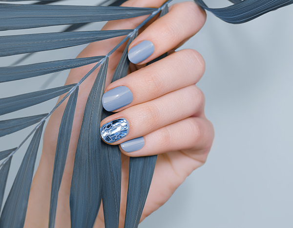 Jak zrobić paznokcie hybrydowe? Manicure krok po kroku